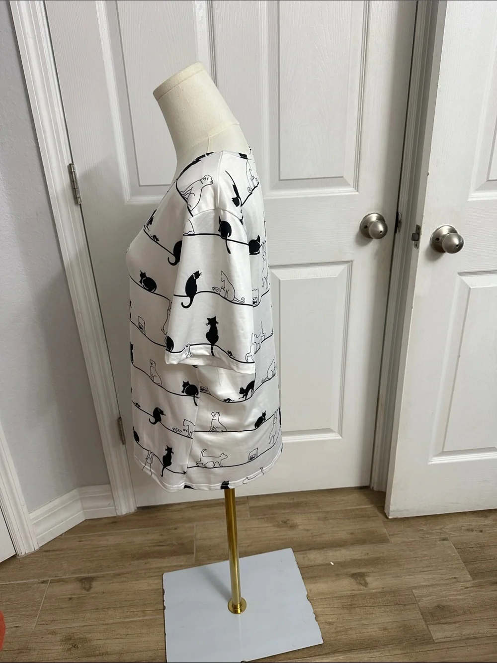 Cat Print V-Neck Tee - White with Black Cats